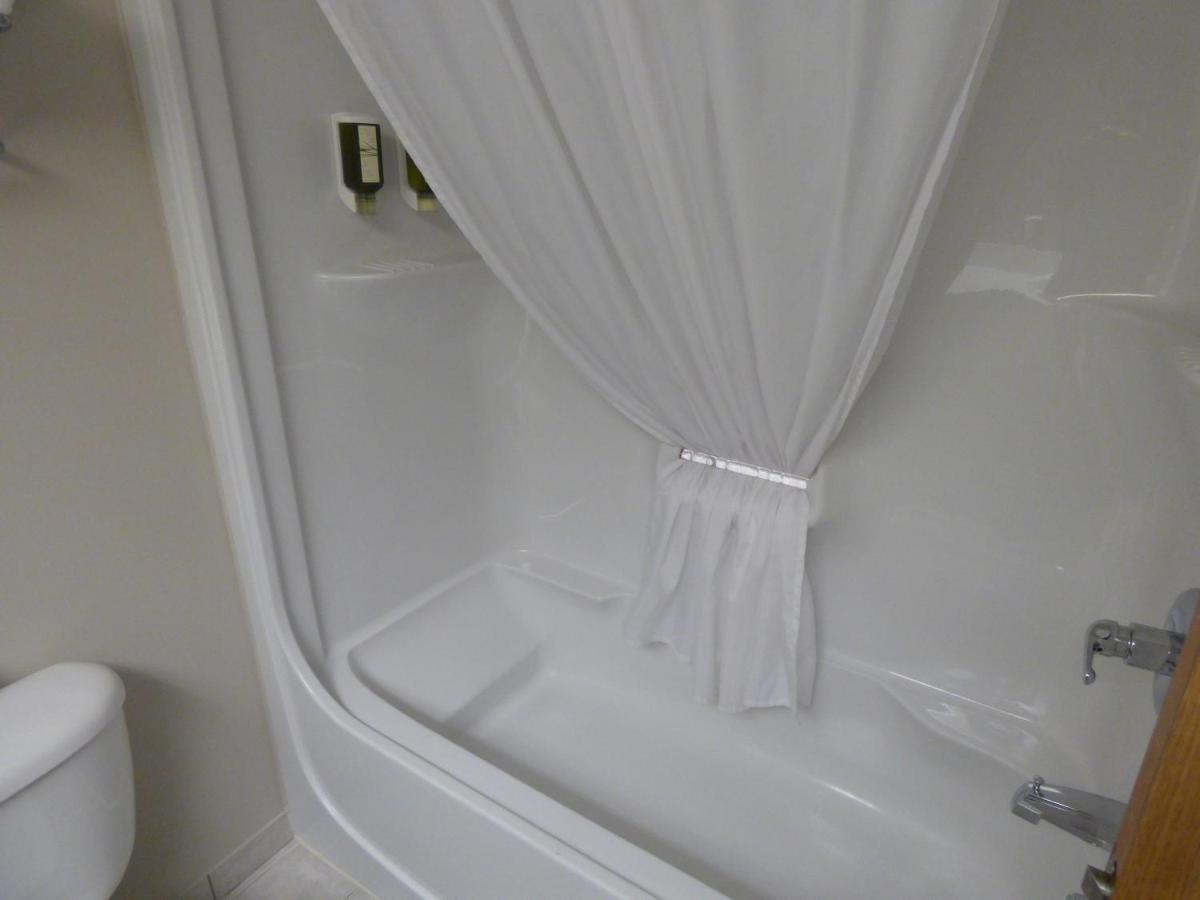 Chateau Logue Hotel Maniwaki Kültér fotó