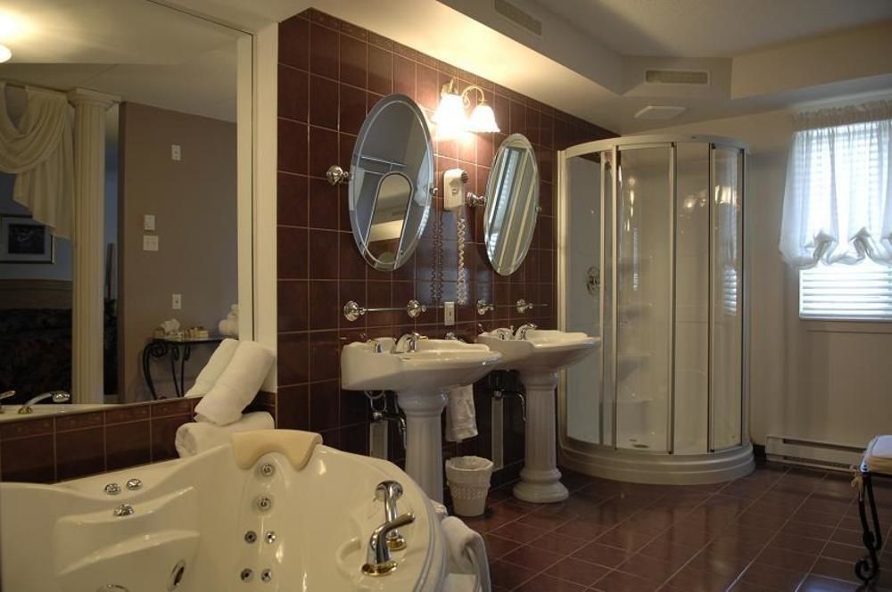 Chateau Logue Hotel Maniwaki Kültér fotó