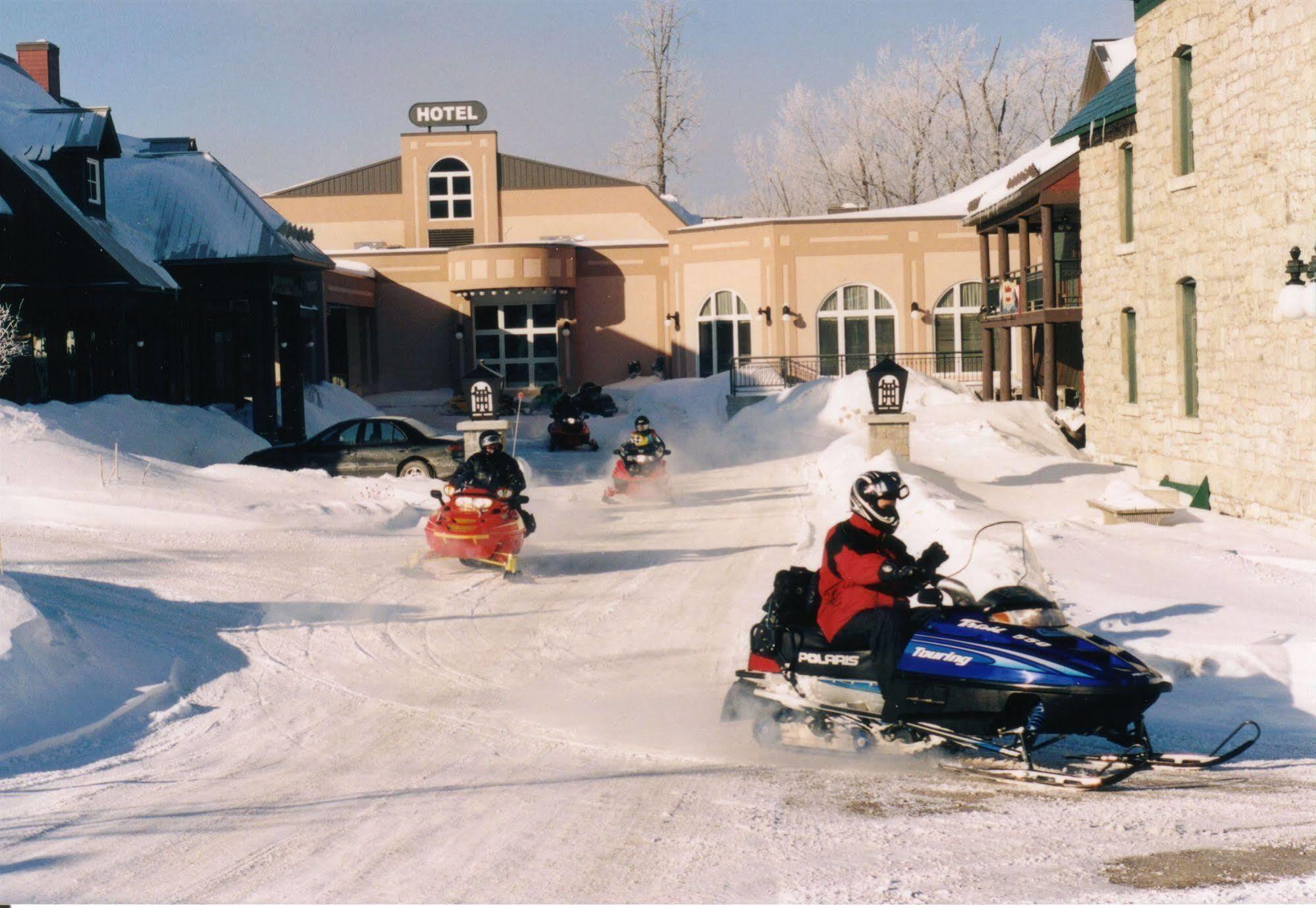 Chateau Logue Hotel Maniwaki Kültér fotó